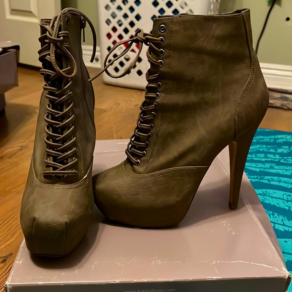 Size 8 bakers cream color high heel boots